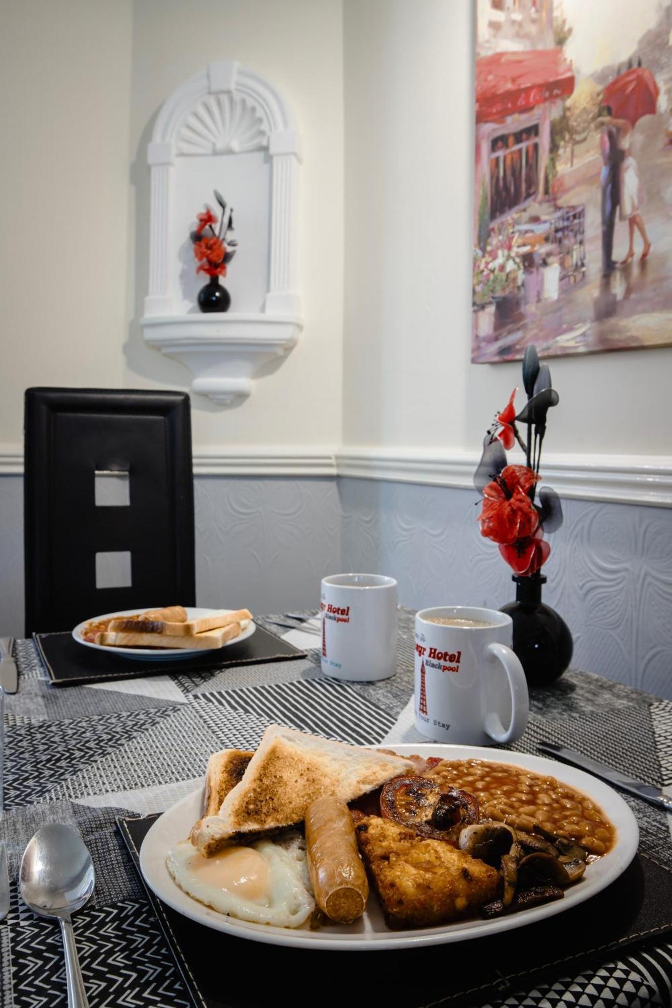 Lanayr Hotel Blackpool Bagian luar foto